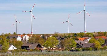Wind-an-Land-Gesetz: Bis 2032 sollen zwei Prozent der Bundesfläche für Windenergie verfügbar sein (Foto: AdobeStock - reisezielinfo)