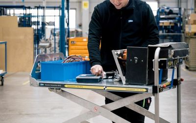 Ein Meilenstein in der Arbeitsunterstützung: Die innovative Werkbank und Sackkarre in einem Gerät für professionelles Arbeiten. (Foto: EXPRESSO Deutschland GmbH & Co. KG)