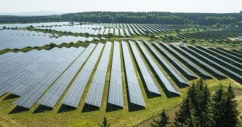 Umspannwerk verbindet neuen Solarpark mit 110 kV Hochspannungsnetz effizient EnBW nimmt größten 80 MW Solarpark Baden-Württembergs in (Foto: EnBW Energie Baden-Württemberg AG)