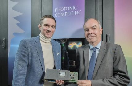 Deutschland etabliert weltweit erste photonische Beschleunigung im LRZ (Foto: Q.ant GmbH)